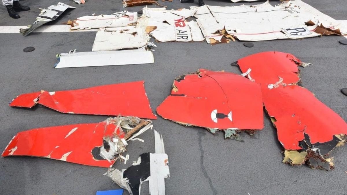 Pakistani Navy Recovers Boeing 737 Wreckage in Arabian Sea; Crew of Five Missing