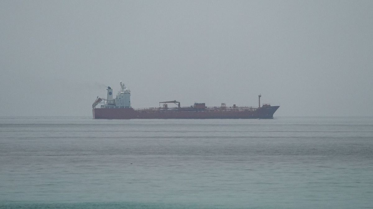 Oman Pledges Free Transit Through Strait of Hormuz Following Iran-US Agreement