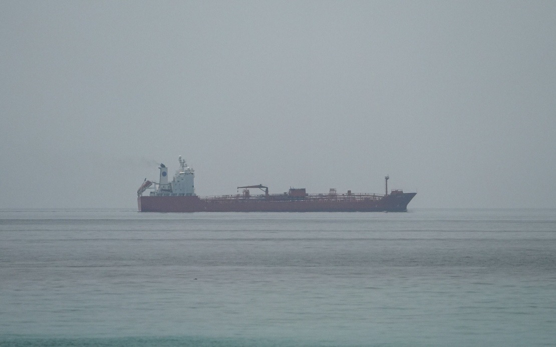 Oman Pledges Free Transit Through Strait of Hormuz Following Iran-US Agreement