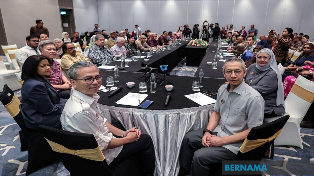 Fahmi Proposes Regular Media Retreats During Annual Journalists' Day Celebrations