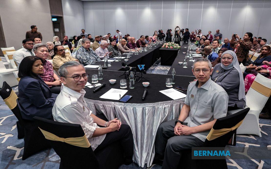 Fahmi Proposes Regular Media Retreats During Annual Journalists' Day Celebrations
