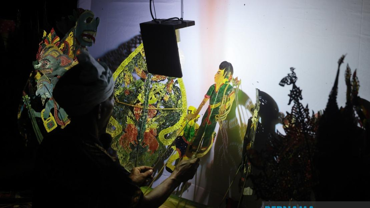 Bureaucratic Barriers and Missing Apprentices Endanger Kelantan's Wayang Kulit Tradition