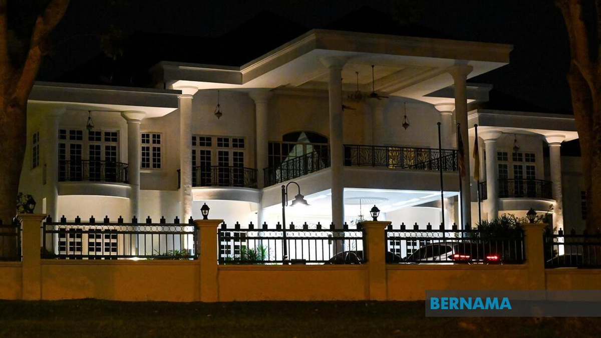 Zahid Leads Coalition Delegation to Negeri Sembilan Palace Following Election Victory