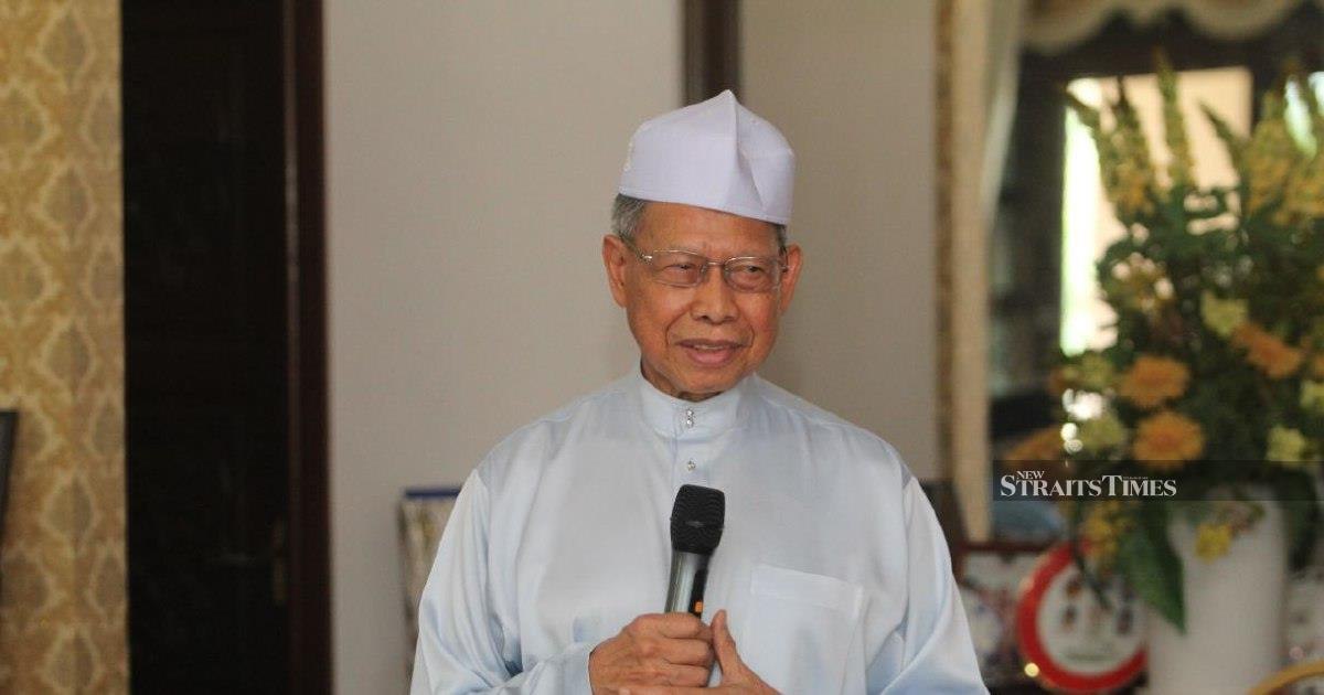Mustapa Mohamed Rules Out GE16 Run After Umno Return