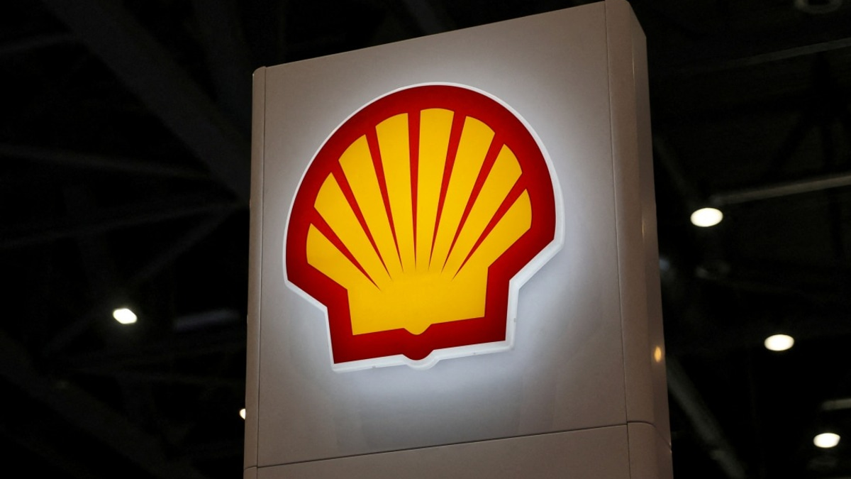 Shell's Earnings Surge 70% Amid Middle East Tensions and Oil Market Volatility