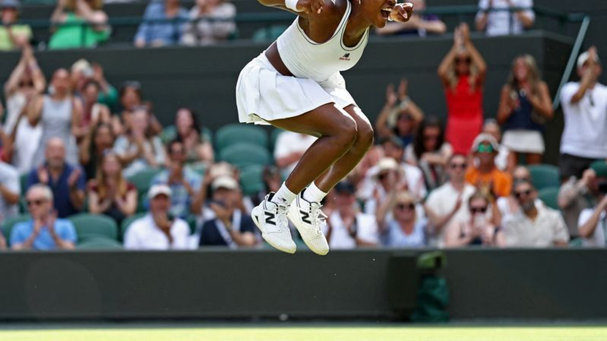 Gauff survives dramatic tiebreak against Sierra to advance at Wimbledon