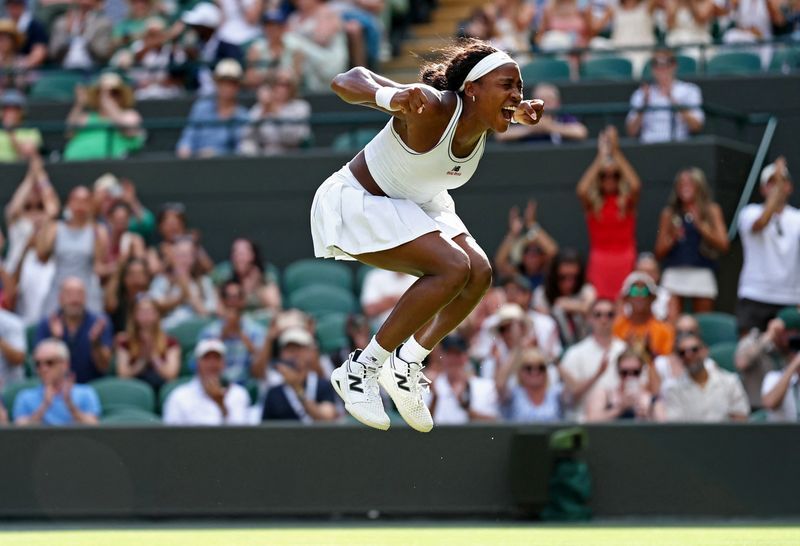 Gauff survives dramatic tiebreak against Sierra to advance at Wimbledon