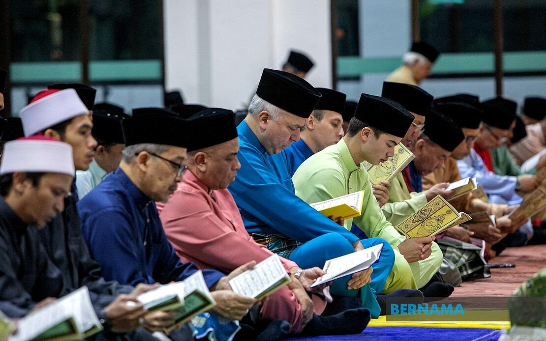 Sultan Nazrin Presides Over National Day Observance at Newly Completed Perak Mosque