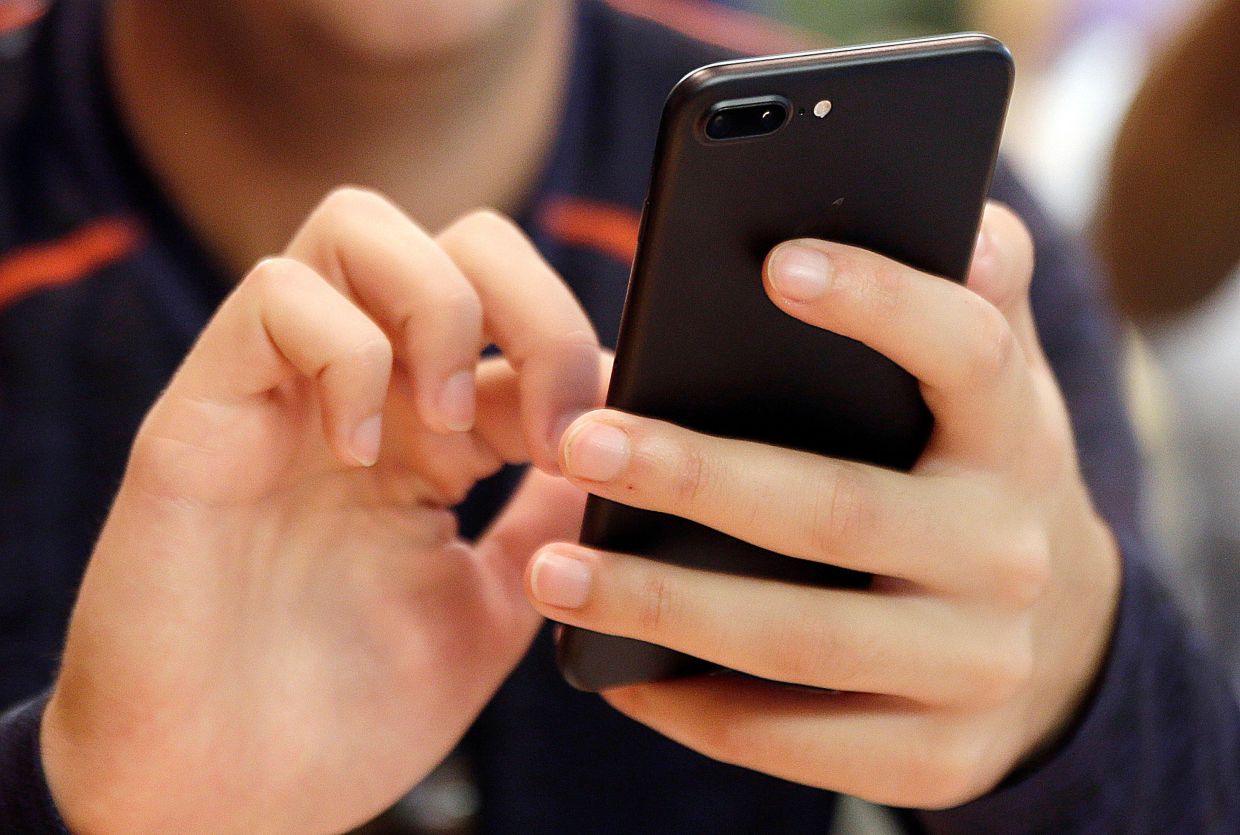 Digital Era Strain: Managing Thumb Pain in a Mobile-First World