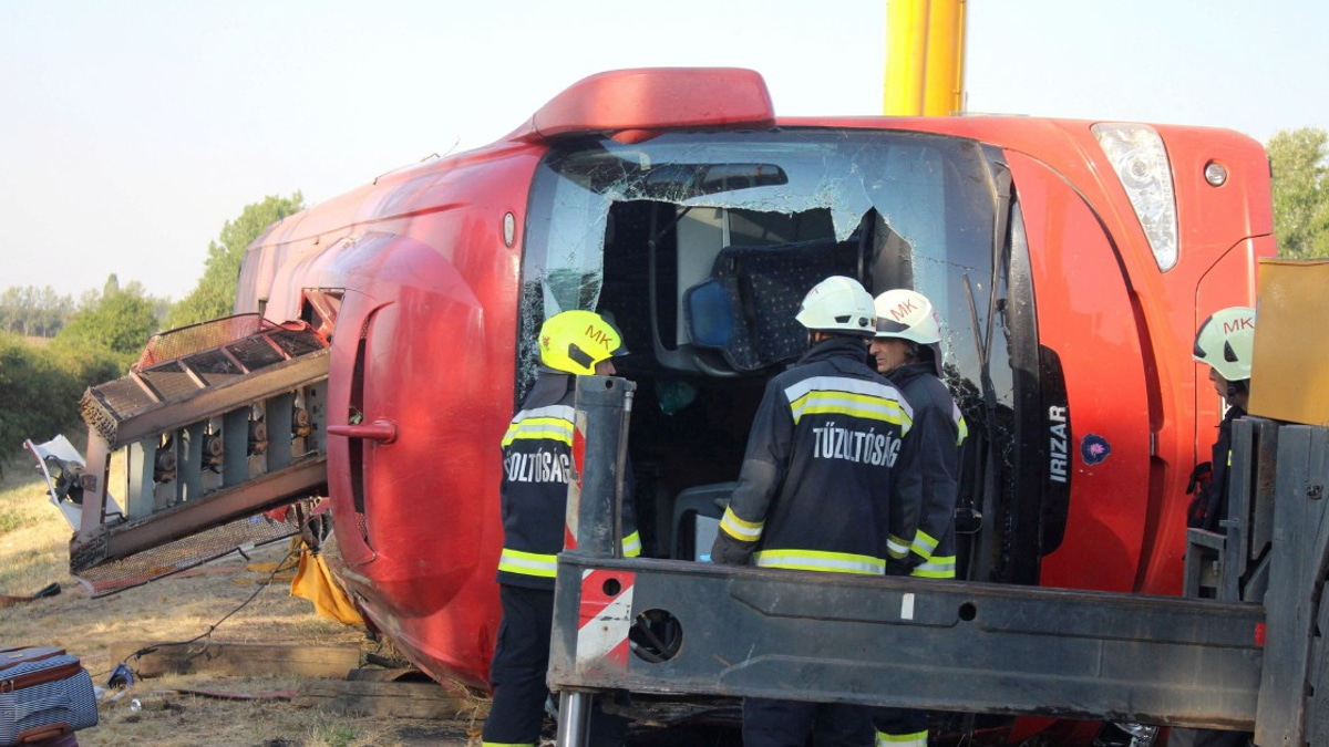 Twelve Dead After Polish Coach Crashes on Hungarian Highway