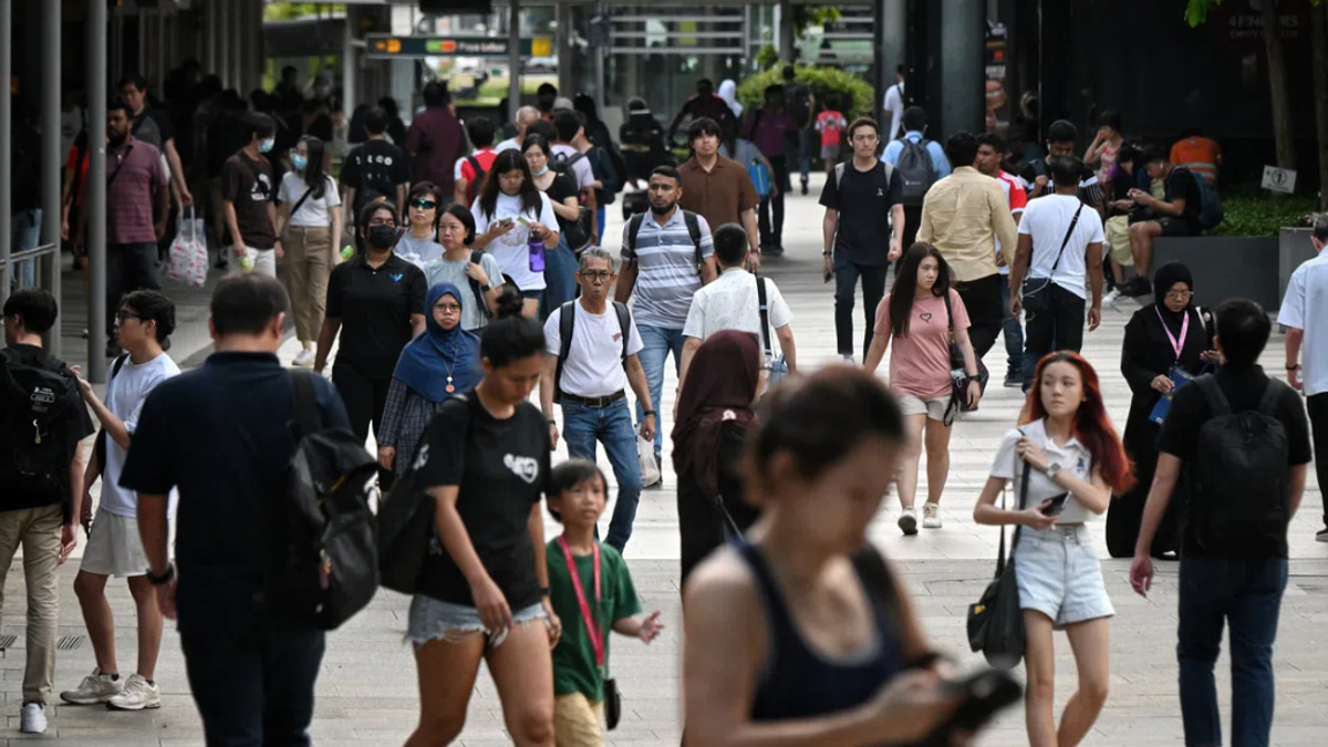 Singapore to Distribute S$400-S$600 to 2.4 Million Adults as Cost-of-Living Relief