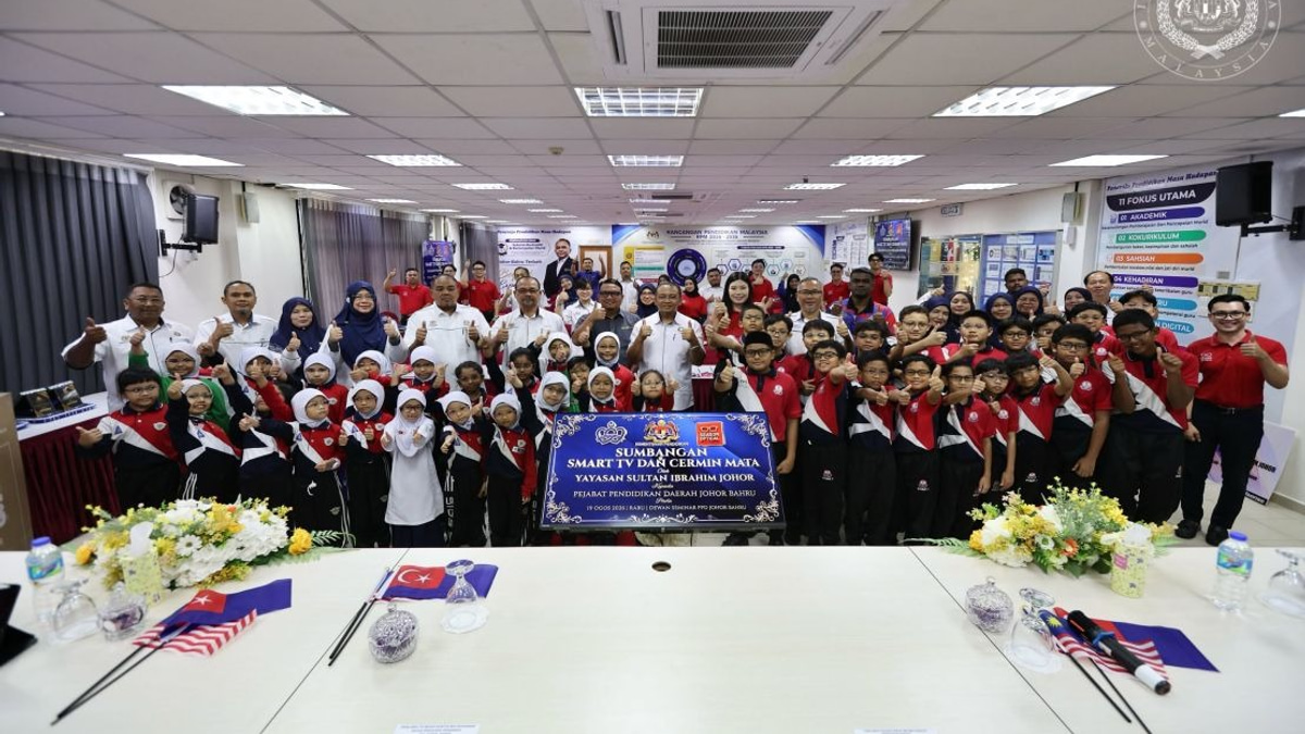 Johor Foundation Equips Schools with Smart TVs and Vision Screening for 2,000 Students