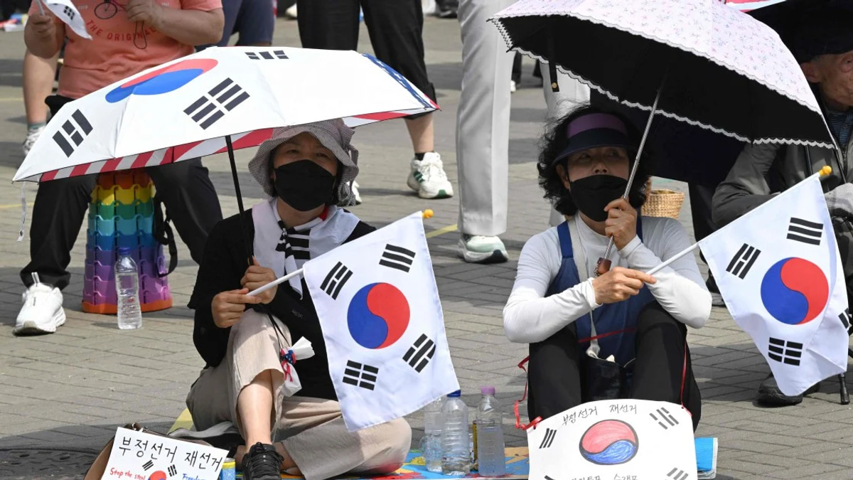 South Korea's Parliament Opens Investigation Into Local Election Ballot Crisis