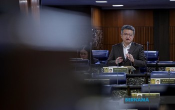 Malaysia's Fiscal Deficit Shrinks for Fifth Year as Debt Growth Slows