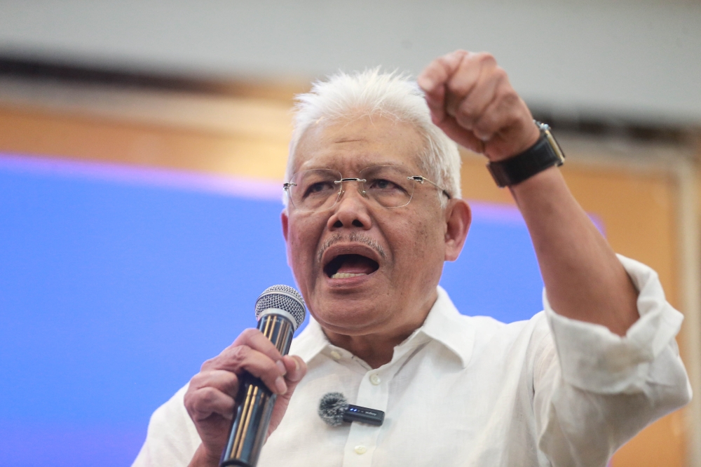 Jalaluddin Alias Eyes Negeri Sembilan Top Job as BN-Perikatan Coalition Prepares for Power