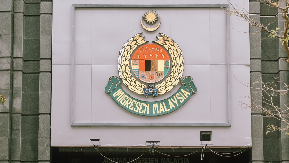Malaysian Immigration Busts Passport Forgery Ring in Kuala Lumpur, Arrests Three Indonesians