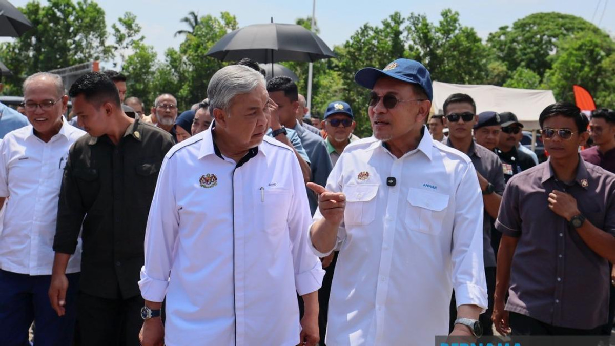 Ahmad Zahid Eyes Land Transfer From FGV to FELDA in Debt Relief Push