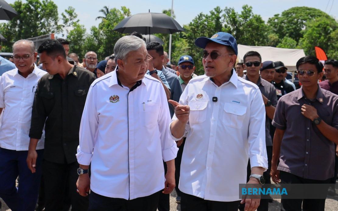 Ahmad Zahid Eyes Land Transfer From FGV to FELDA in Debt Relief Push