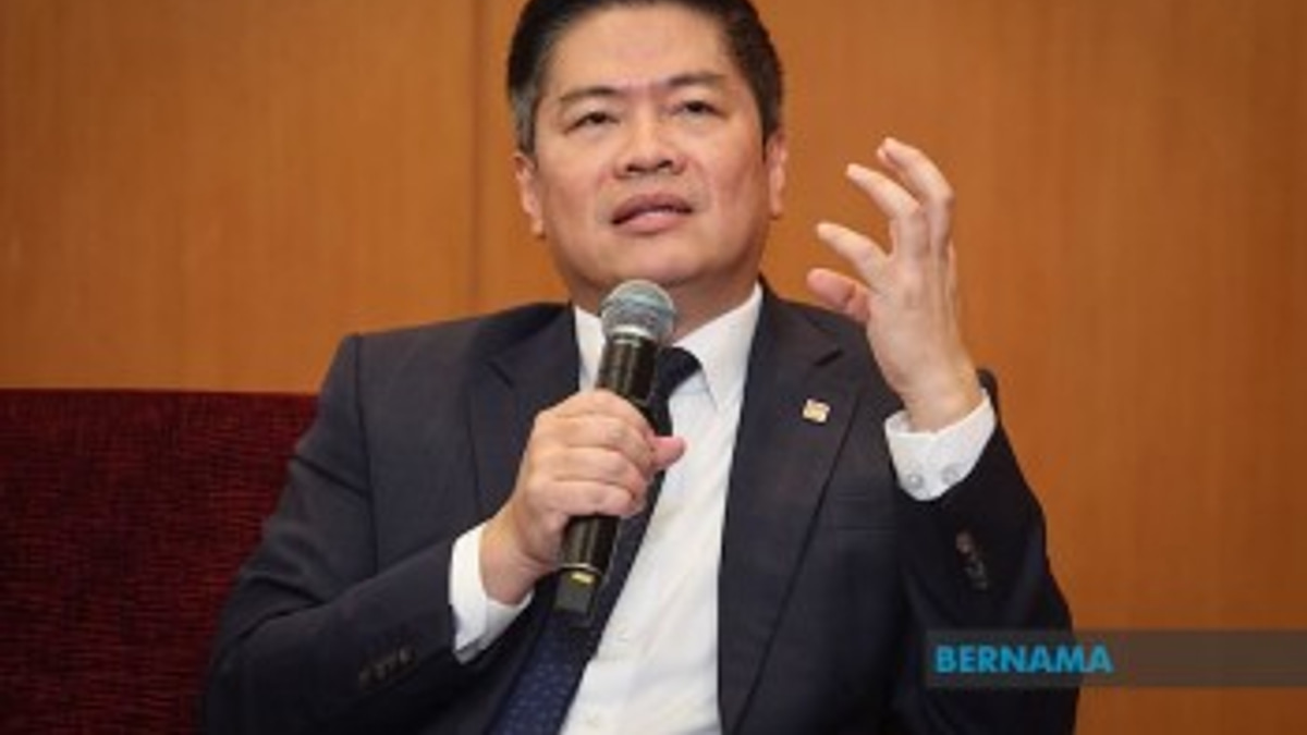 Malaysian Banks Embrace AI Rapidly But Hesitate on Critical Decisions