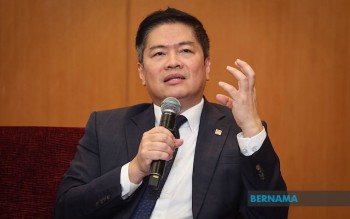 Malaysian Banks Embrace AI Rapidly But Hesitate on Critical Decisions