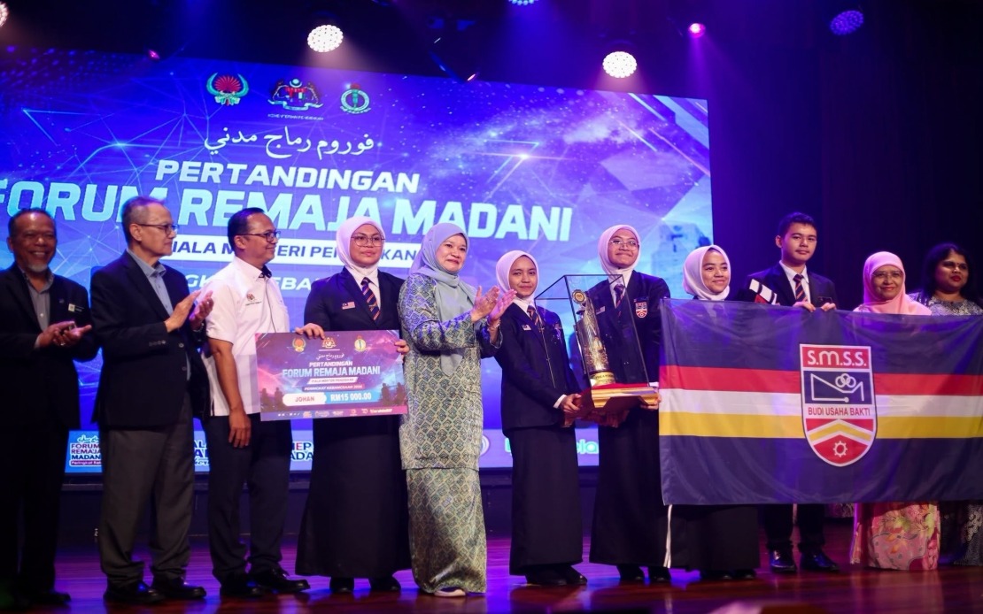Education Minister Calls for Youth to Voice Views, Think Critically and Respect Differences