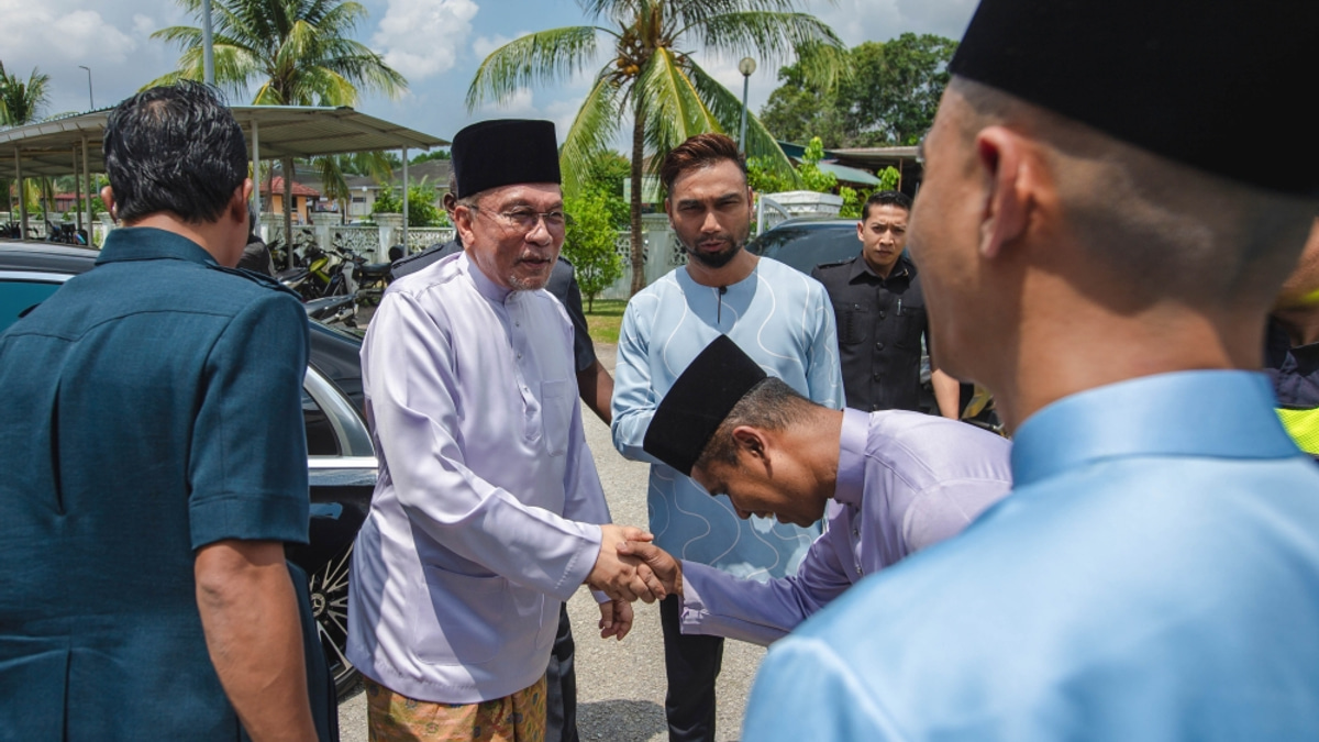 Anwar acknowledges economic hardship for ordinary Malaysians despite stronger-than-expected GDP growth