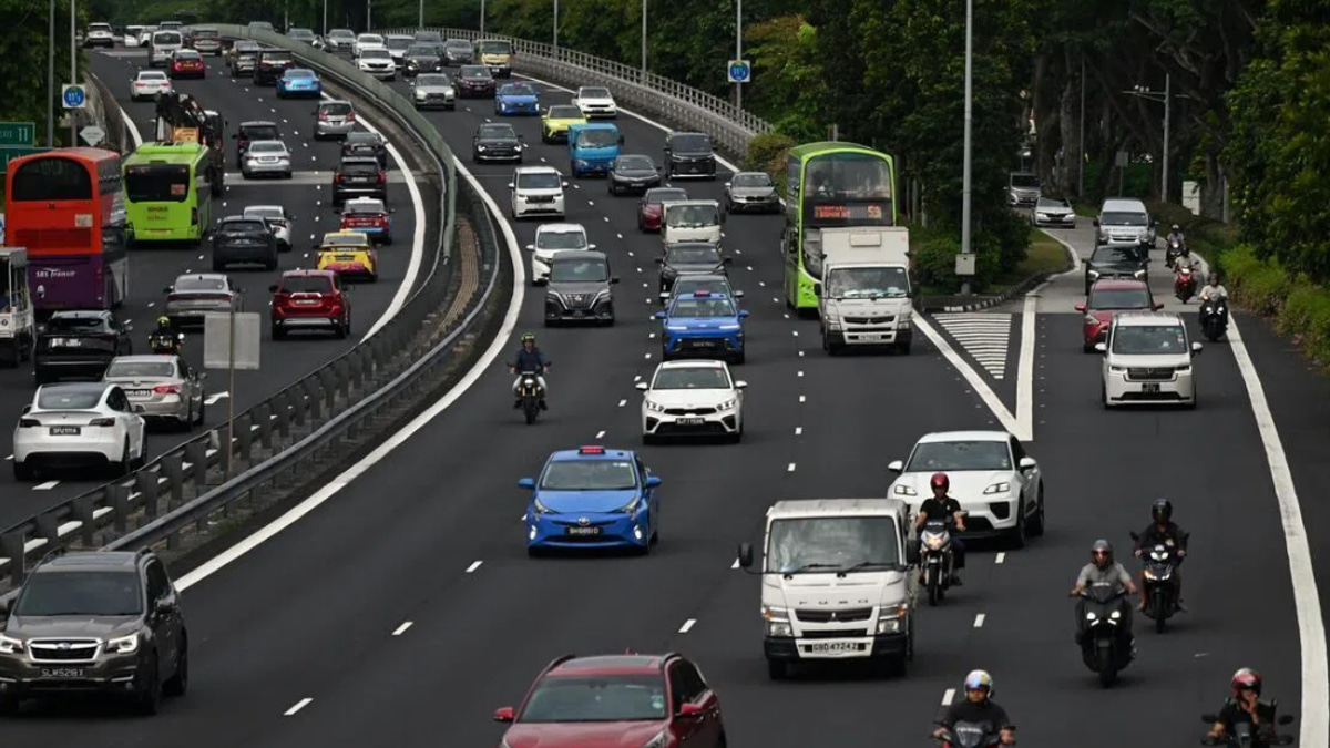 Singapore's ride-hailing platforms extend driver surcharges until end of September amid fuel cost pressures