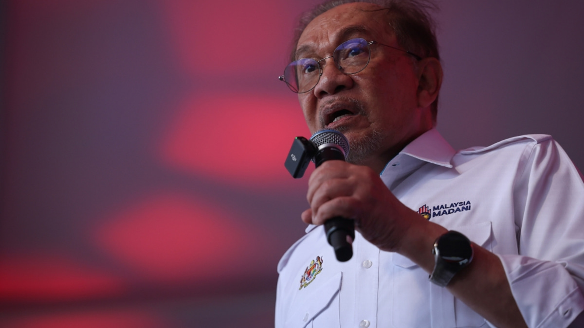 Anwar commits to legal action against Tabung Haji officials if evidence supports charges