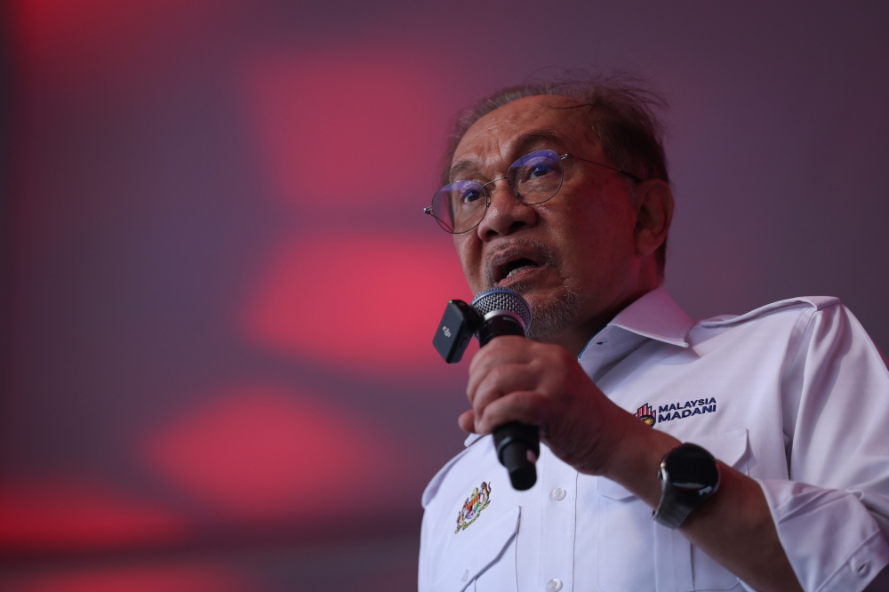 Anwar Criticises Opposition for Abandoning Tabung Haji Depositors as PN MPs Exit RCI Debate