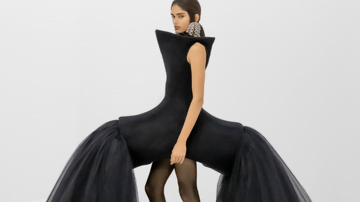 The Spectacle Problem: When High Fashion Becomes Pure Theatre