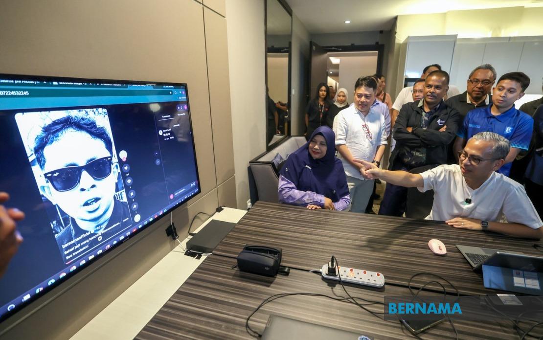 Fahmi Commends Bernama's Comprehensive Coverage of Johor Election