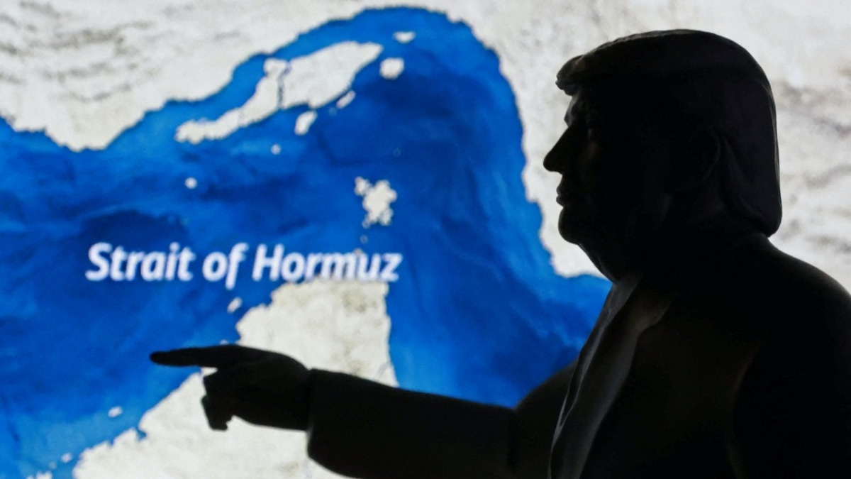 Trump Threatens Iranian Infrastructure Strikes Over Hormuz Shipping Attacks