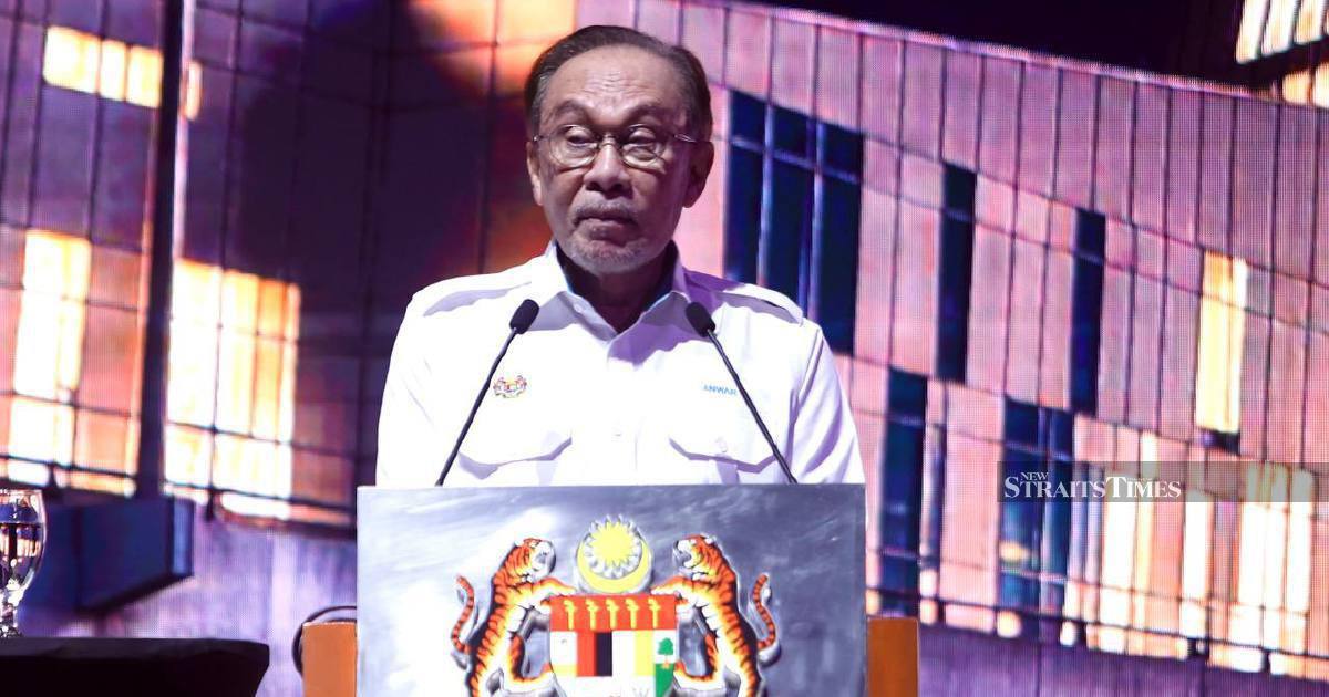 Anwar Pushes for Creative Freedom in Film While Maintaining Malaysian Values