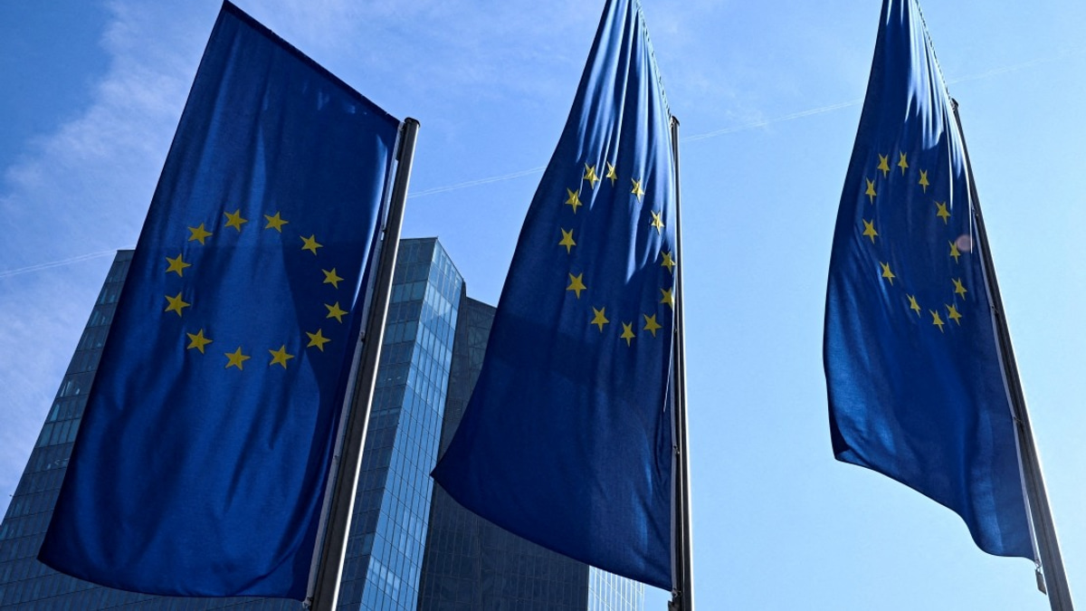 EU Locks in Russian Oil Price Cap for Year, Targets Shadow Fleet Vessels