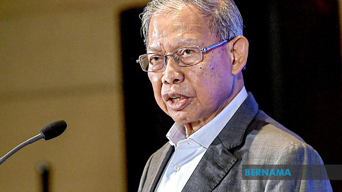 Mustapa Mohamed Bows Out of Electoral Politics, Urges UMNO to Embrace Youth Leadership