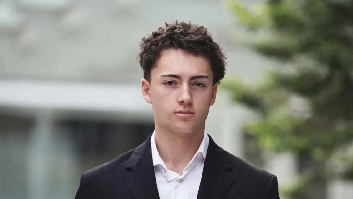 Singapore teen fined $600 for licking vending machine straw in viral prank