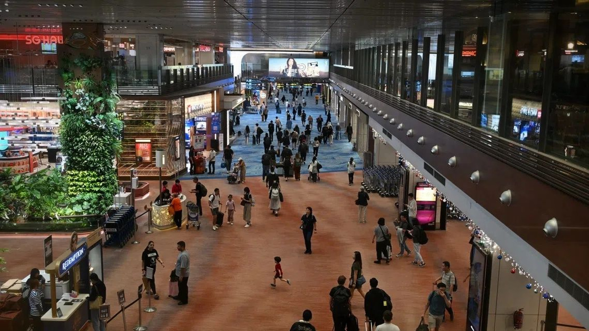 Two foreign nationals arrested for perfume theft at Singapore's Changi Airport