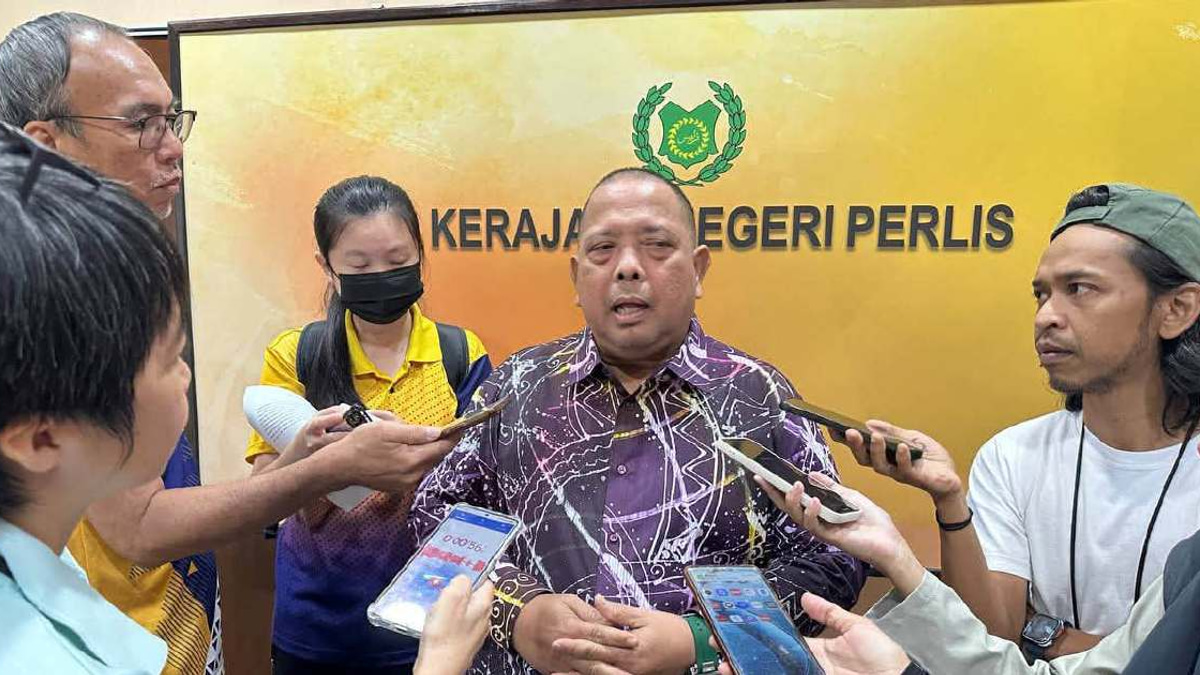 Perlis Chief Denies Switching Allegiance After Party Exit