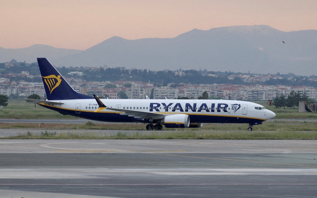 Passenger Pulled Back From Shattered Window on Ryanair Flight from Greece