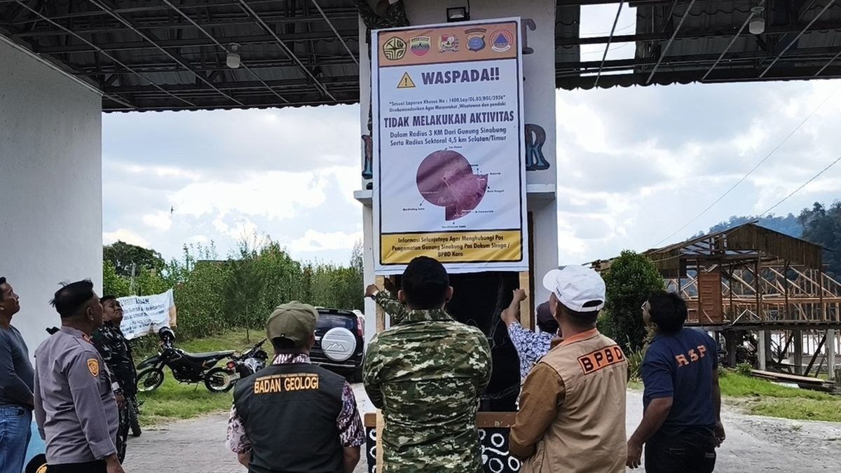 North Sumatra closes tourism sites as Mount Sinabung's volcanic activity intensifies