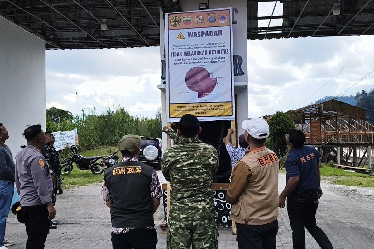 North Sumatra closes tourism sites as Mount Sinabung's volcanic activity intensifies