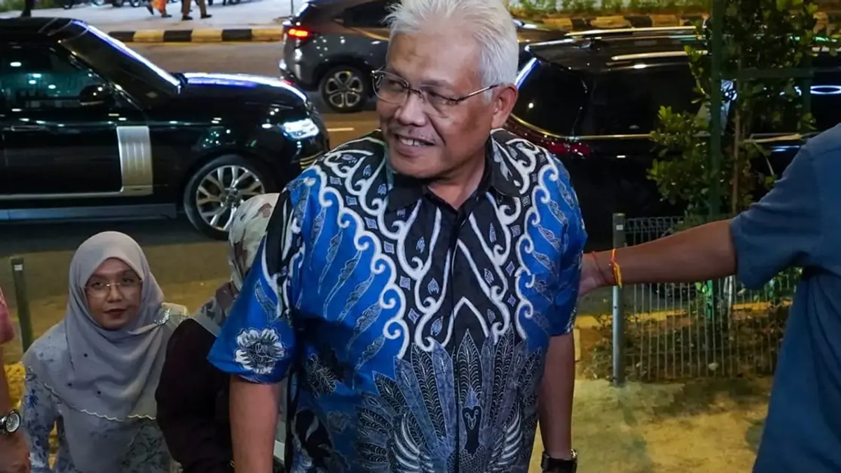 Opposition MPs Including Hamzah Hold Closed-Door Talks at PAS Headquarters