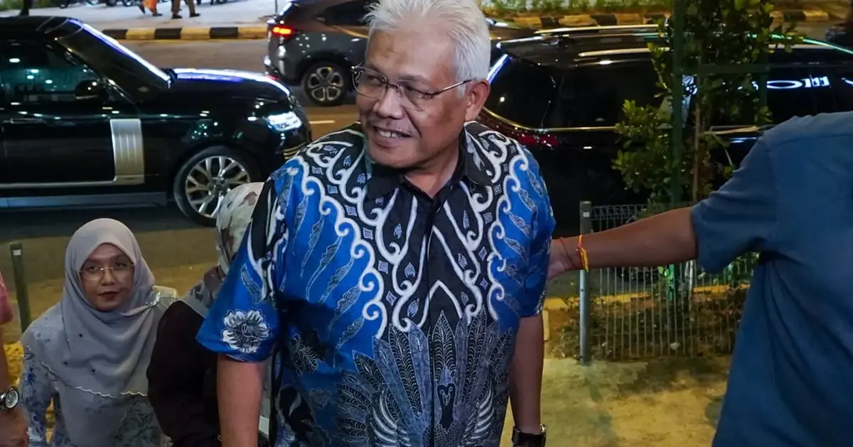 Opposition MPs Including Hamzah Hold Closed-Door Talks at PAS Headquarters