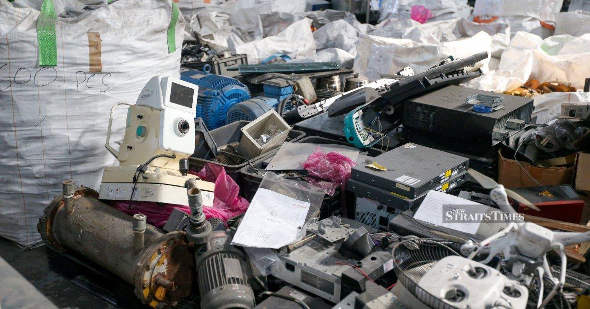 Ten GOF Officers Held Over E-Waste Factory Extortion Allegations in Penang