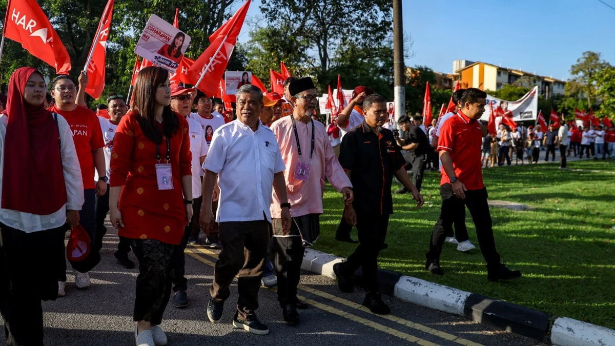 Johor voters rally behind Pakatan Harapan as Sharon Teo files nomination
