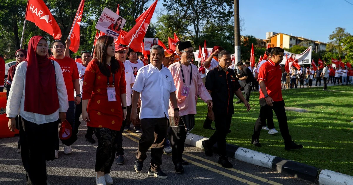 Johor voters rally behind Pakatan Harapan as Sharon Teo files nomination