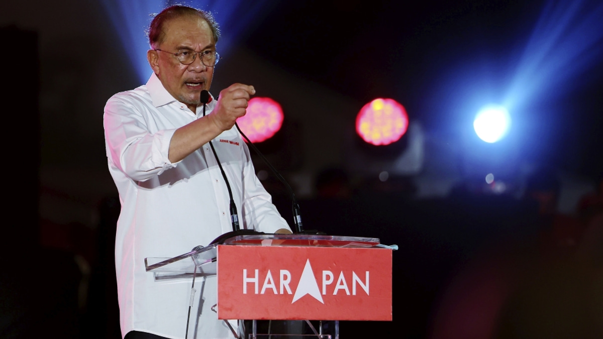 Anwar Ibrahim launches Negeri Sembilan campaign blitz with four major rallies