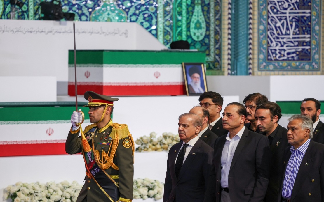 Pakistan Sends Highest-Level Delegation to Khamenei Funeral, Earns Tehran's Praise