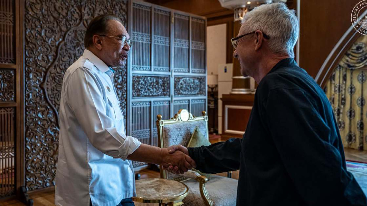 Anwar seeks Formula 1 expertise from Singapore to elevate Malaysia's October Grand Prix