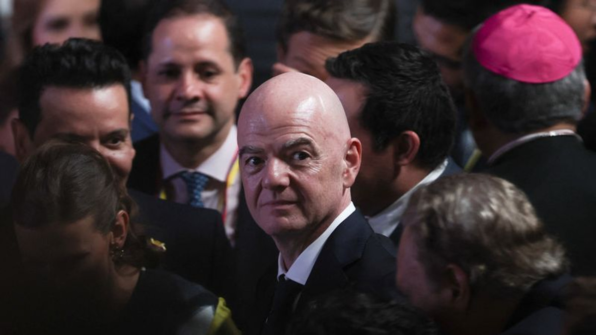 FIFA Defends Infantino Amid Leadership Crisis Over Failed Commercial Deal